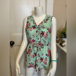 Rue21 small sleeveless V neck blouse